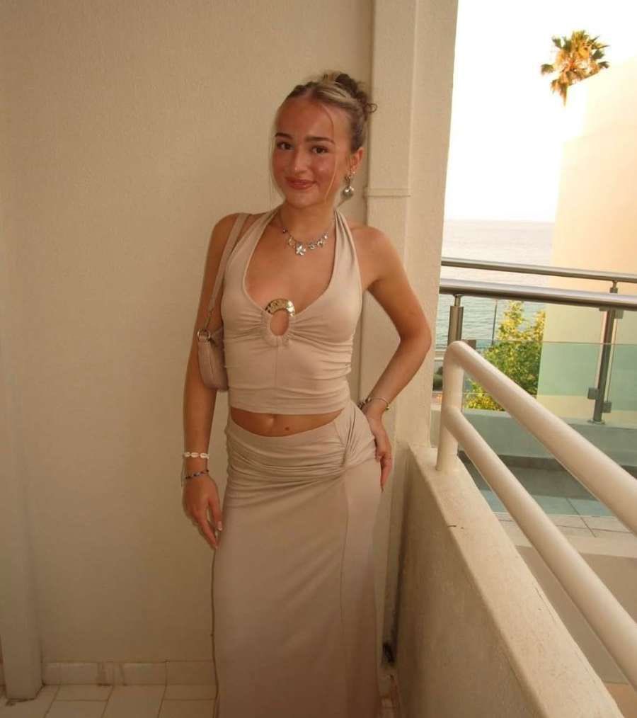 WBgirly's tweet photo. Ok guyssss its decision time which one of @BenHarrisxalo irls is hottest make sure to comment and let us know hehe 

#wankchat #cumtribute https://t.co/Njw3YZ7Xg7