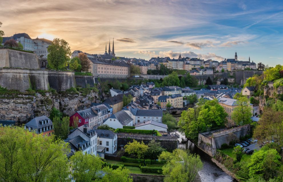 SecFinTimes's tweet photo. Luxembourg State Treasury issues first DLT benchmark bond in LuxCSD. The issuance was carried out through Luxembourg’s central securities depository, LuxCSD, leveraging the digital post-trade platform D7 DLT from its parent... https://t.co/Xh9UyKgXgS #SecuritiesFinance #Banking https://t.co/7XOyQfdhJT
