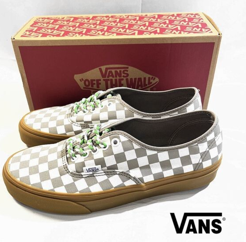 SSWHITELINE's tweet photo. 長く愛されるものには理由がある。
  VANS AUTHENTIC このデザインはセンスが高い方ほど惹かれることでしょう… そんな大人に似合う一足です。  新品未使用で出品中👟 📷https://t.co/kq9acDEoxo #VANS #ヴァンズ #AUTHENTIC #オーセンティック #スニーカーコーデ #足元倶楽部 #ストリートスタイル #新品未使用 #ヤフオク #ホワイトライン