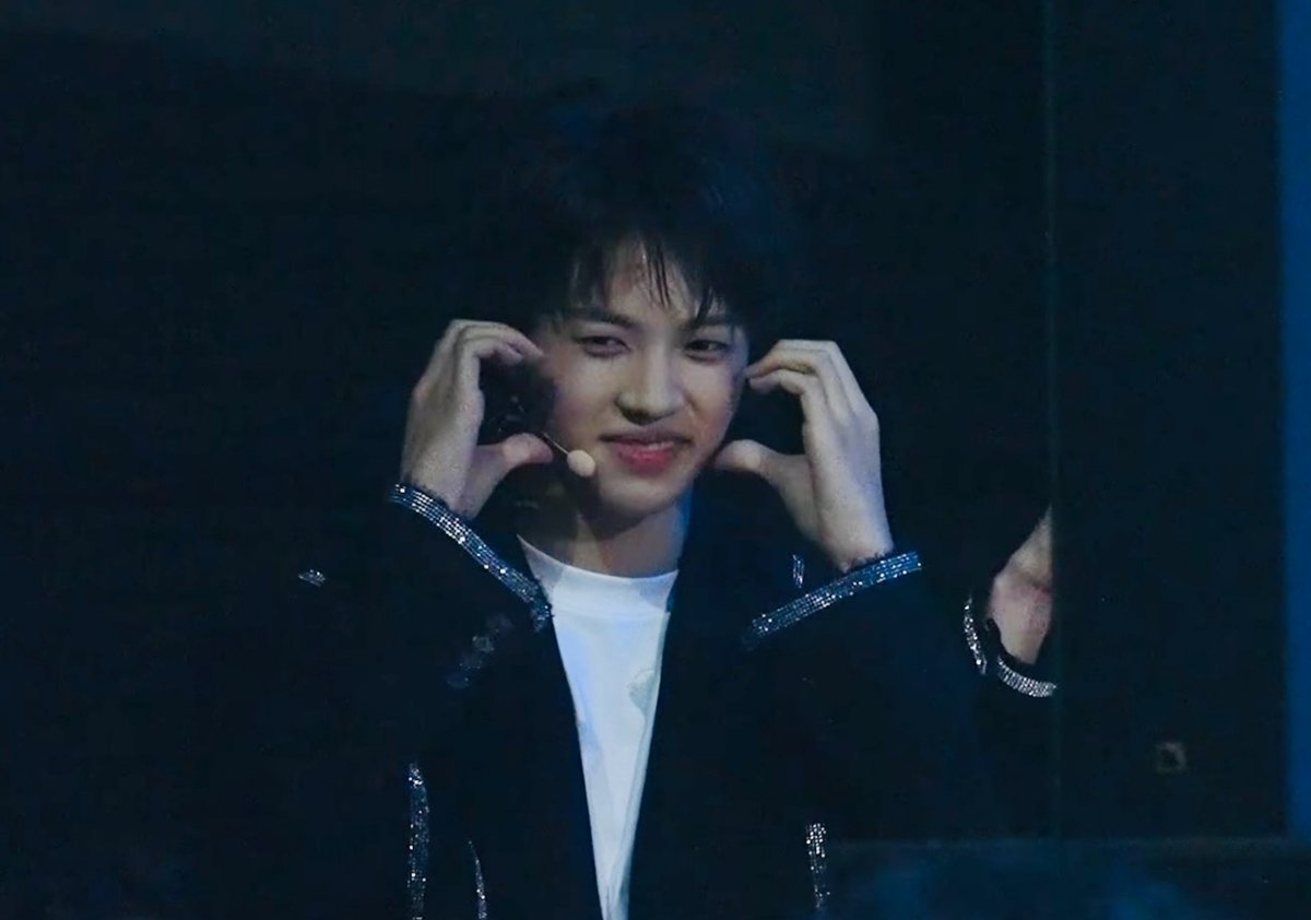 orchestraholicc's tweet photo. LOOK AT ZET HOW CAN HE BE THIS ADORABLE AND THIS INTIMIDATING AT THE SAME TIME??? THE DUALITY IS ACTUALLY INSANE 

#A2O #A2OSOUL #ZET #제트 https://t.co/0vcU07zhJ0