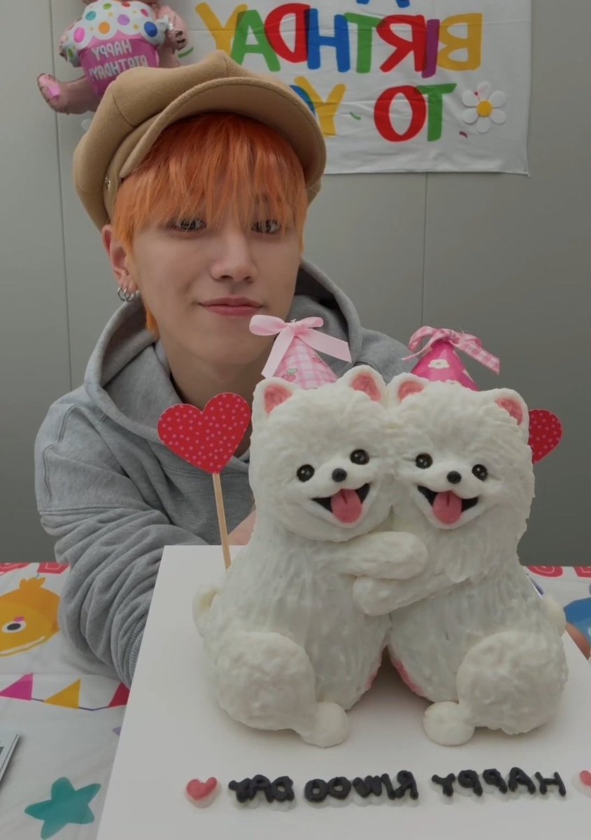 2R_woo's tweet photo. 리우 24.25.26 생일케이크 다 짱박이 있는 거 죤기야.................. 링짱박🩵🩵 https://t.co/0DggMMPxhP
