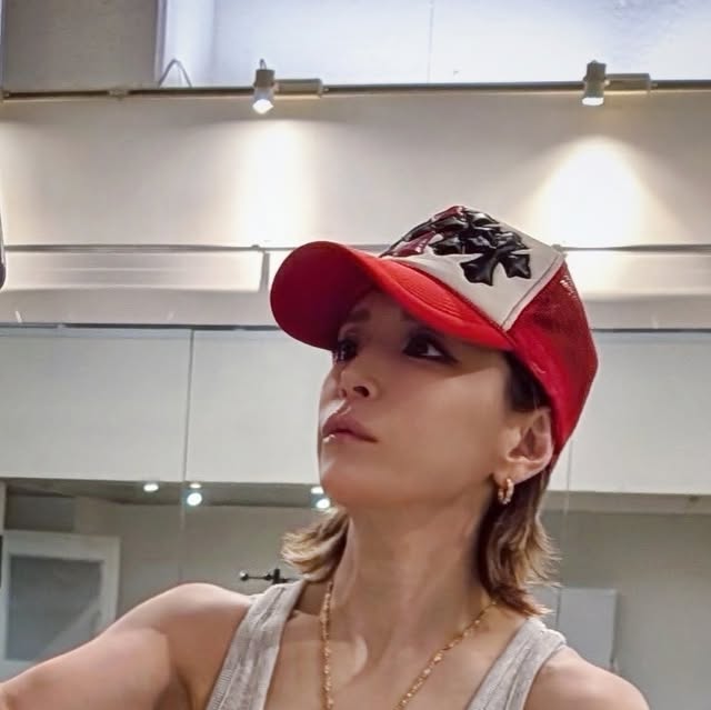 ayunews's tweet photo. 努力したからじゃなくて、努力して努力して努力しても全然ダメで挫折して失望して諦めかけて、でもやっぱりまた努力してやっとほんの少しだけ報われる。それを果てしなく何度も繰り返した者だけが残って行くのがこの煌びやかに見えて残酷な芸術の世界。 今日... dlvr.​it/TW1Npz https://t.co/TahOZysY7X