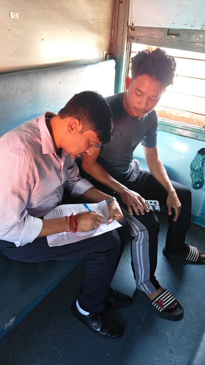 drm_tsk's tweet photo. 🚉 Towards Better Passenger Amenities!

Rail Jan Samvaad at Dibrugarh Railway Station focused on engaging with passengers and collecting their valuable feedback to support continuous improvement in railway services and facilities. @RailNf https://t.co/iBvHueu9xK
