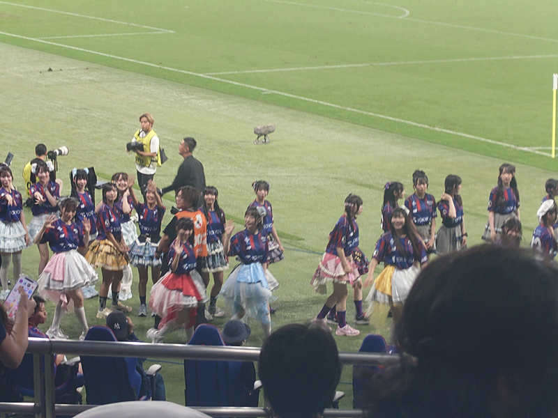 haruka_aoki_va's tweet photo. あと、昨日味の素スタジアムで、FC東京と柏レイソルの試合を観てきました！結局0対0の引き分けで、もうちょっとで点が入りそうなところでなかなか入らなくてすごくドキドキしました。あと、アイドルフェスがあって、手を振ったら振り返してもらえてうれしかったです！ https://t.co/ED0T9fxLNw