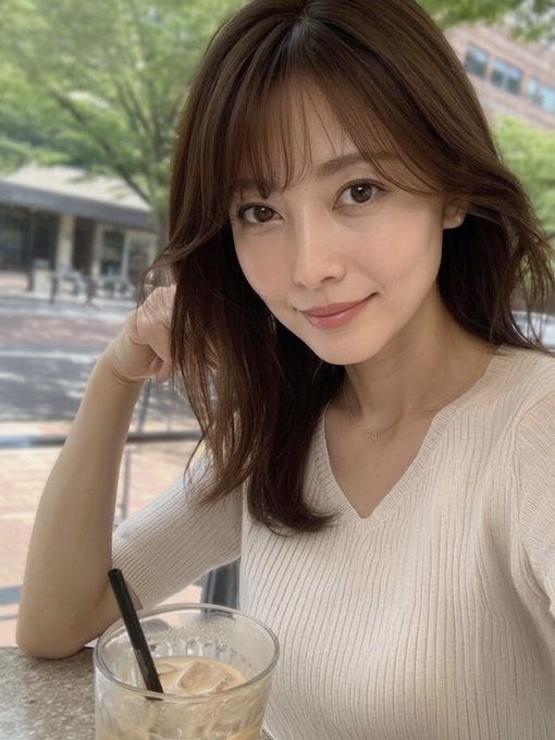 jdjumap8m's tweet photo. 41歳のベージュのリブのVネックトップスをずらして、生で深く突いてほしい。 微笑んでる顔を見ながら、この年齢でもまだ締まってる体を犯して。 直接触って。フォローして https://t.co/5p5TDnvQZo