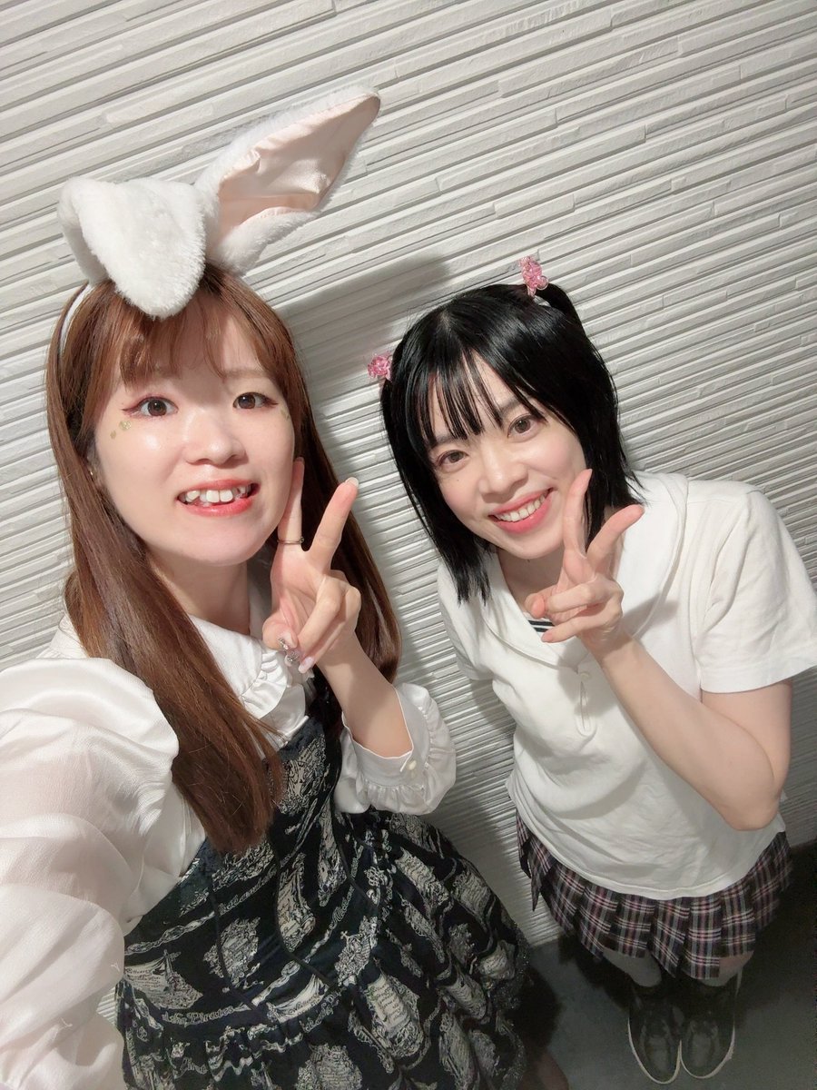 osanakokoro's tweet photo. ガールズボックスありがとうございます☺️💞
マナマナちゃんとー♡
うさぎちゃんが可愛い💞

ますます声量アップでかっこよかった😆✨
#ガールズボックス #シンガー #アイドル https://t.co/Ww9VnrrrJ6