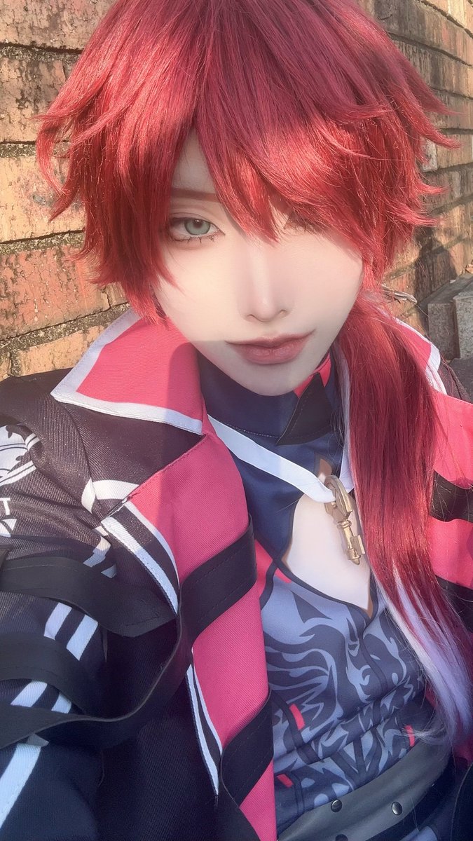 you_cosaka's tweet photo. ⚠️ cos｜🌈🕒｜内カメ
久々のてでし、晴れまくってた&amp;明るくする下地塗りすぎてもはや顔面レフ板 https://t.co/GGiM8I7h5k