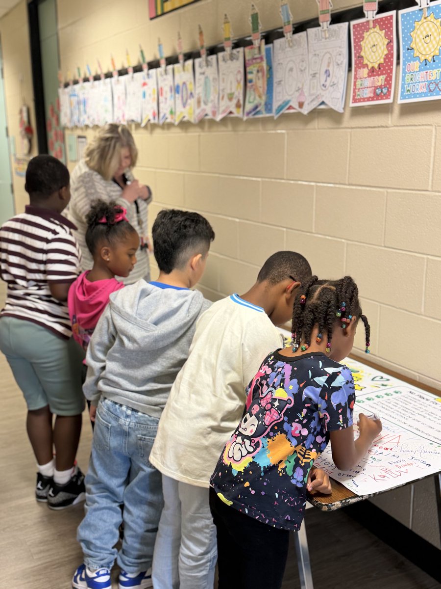 HumbleISD_WPE's tweet photo. π§‘ Unity Day at Whispering Pines! π§‘
WPE celebrated Unity Day by signing our No Place for Hate banner, making a promise to stand together against bullying, show kindness, include others, and help make our school a safe and welcoming place for everyone
#UnityDay #WPE #PandaProud https://t.co/y12hiiCEFg