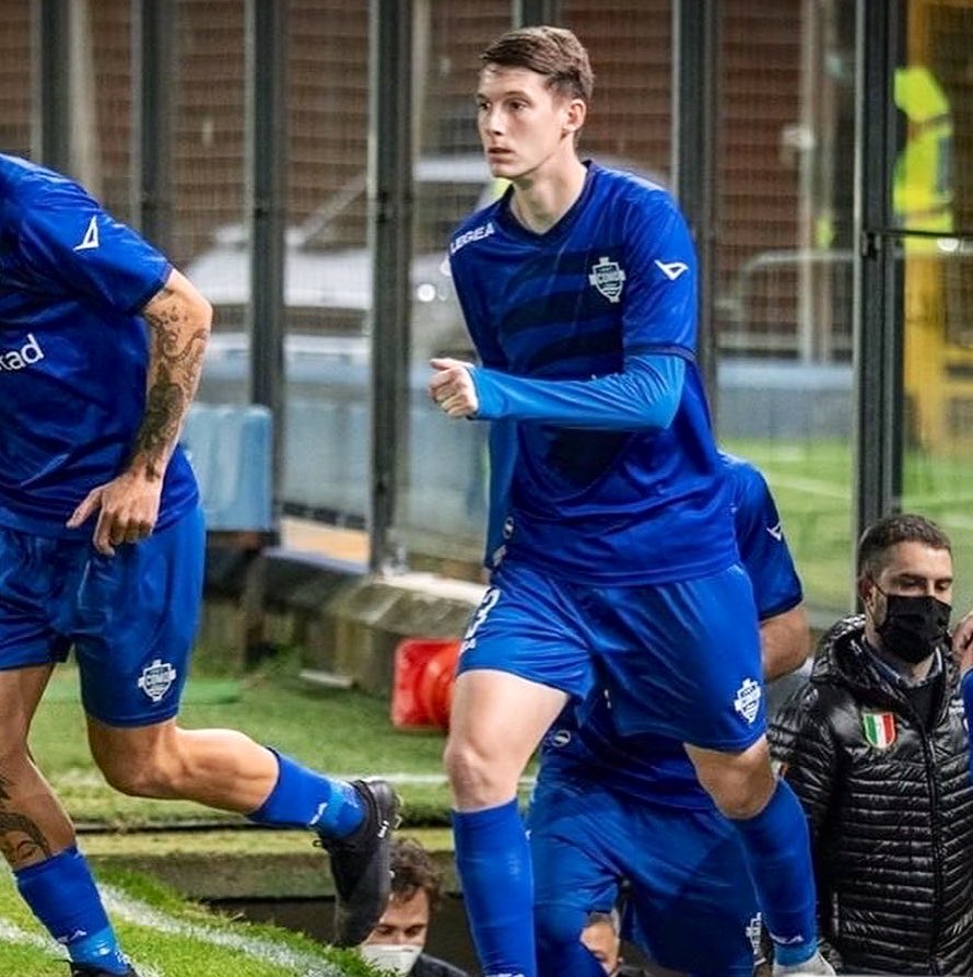 EnglishAbroad1's tweet photo. 🇮🇹 And during Como’s 2020/21 promotion season from Serie C, they also had three English players. 

Lewis Walker: 17 appearances, 2 goals
Matty Foulds: 3 appearances 
Amrit Bansal-McNulty: 3 appearances 

Great to see they played a small part in their rise. https://t.co/kIaC9eIYGu