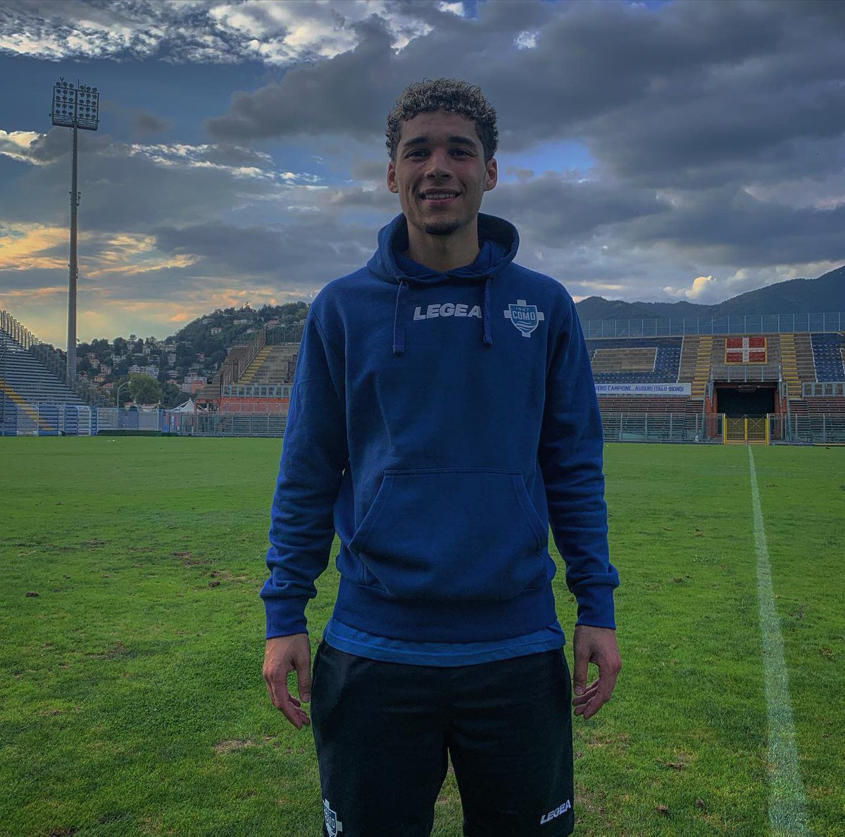 EnglishAbroad1's tweet photo. 🇮🇹 And during Como’s 2020/21 promotion season from Serie C, they also had three English players. 

Lewis Walker: 17 appearances, 2 goals
Matty Foulds: 3 appearances 
Amrit Bansal-McNulty: 3 appearances 

Great to see they played a small part in their rise. https://t.co/kIaC9eIYGu
