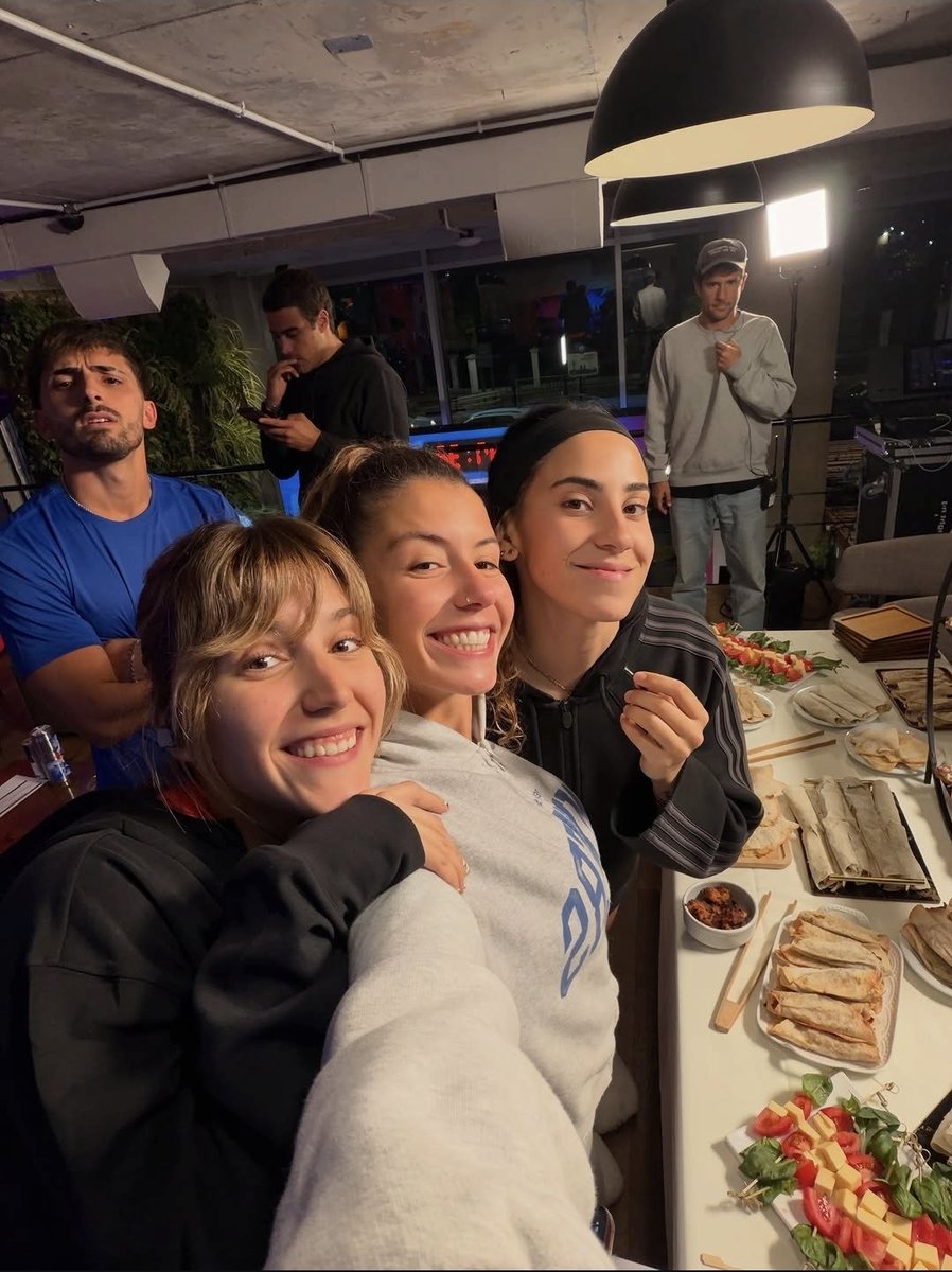 LuchiMai_Update's tweet photo. ¡Lucia en el post de @/kitarealg en Instagram!

#LuchiXRedBull24hs #24hscorriendo https://t.co/2mrEC9R7kE