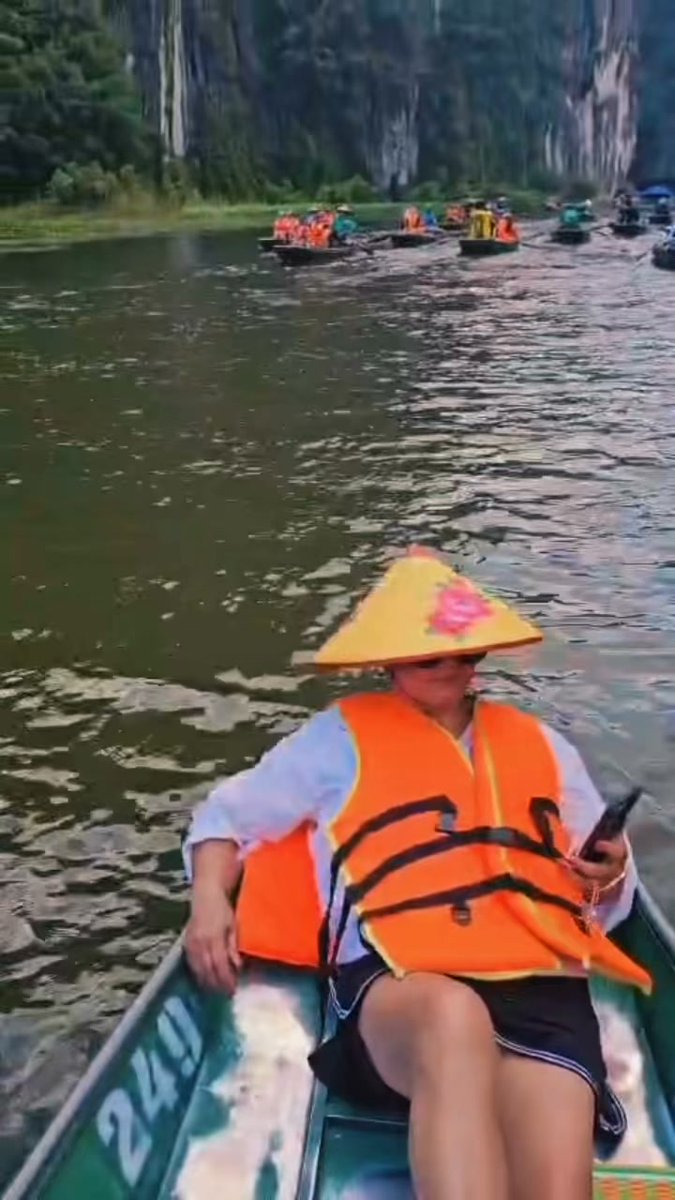 giiiulyy's tweet photo. Lam Cave, Vang Cave, Dai Cave, Thanh Truot Cave... and there’s more. Then Cao Son, Suoi Tien and Vu Lam temples. Meanwhile, I’m in a life jacket, sun hat on, phone fully charged, pretending this is my regular commute. https://t.co/tKnGIw33qN