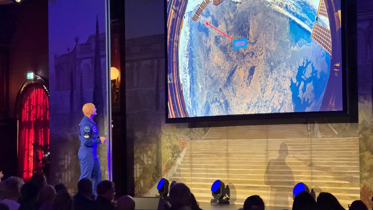 ThomasMack_EP's tweet photo. Die Science Days machen den Europa-Park zum Ort für kleine und große Forscher! 🔬🚀 Schön, dieses Event bei uns zu erleben, mit ESA-Astronaut @Astro_Alex als besonderem Gast. https://t.co/36mMWIBrpA