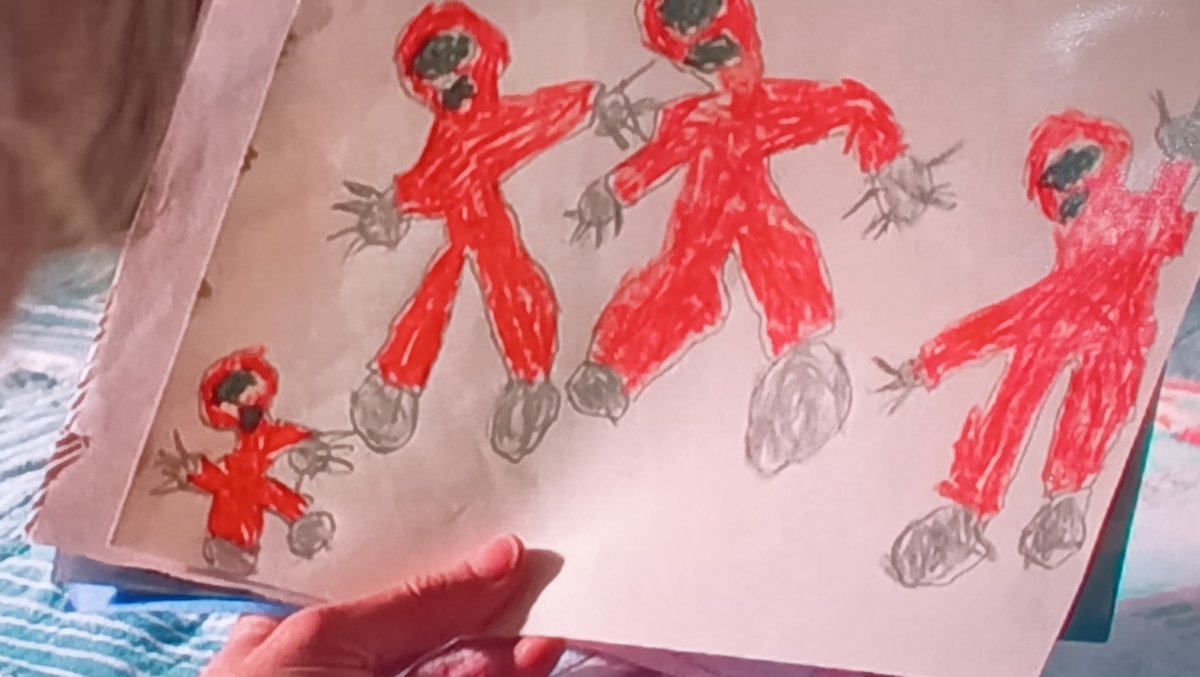 DMHobby's tweet photo. Los dibujos de Jason, de niño, en Crystal Lake/ los dibujos de mi hijo de pequeño.

Ahora sé que volverá de la tumba para vengarse. https://t.co/7dKULgCwzp