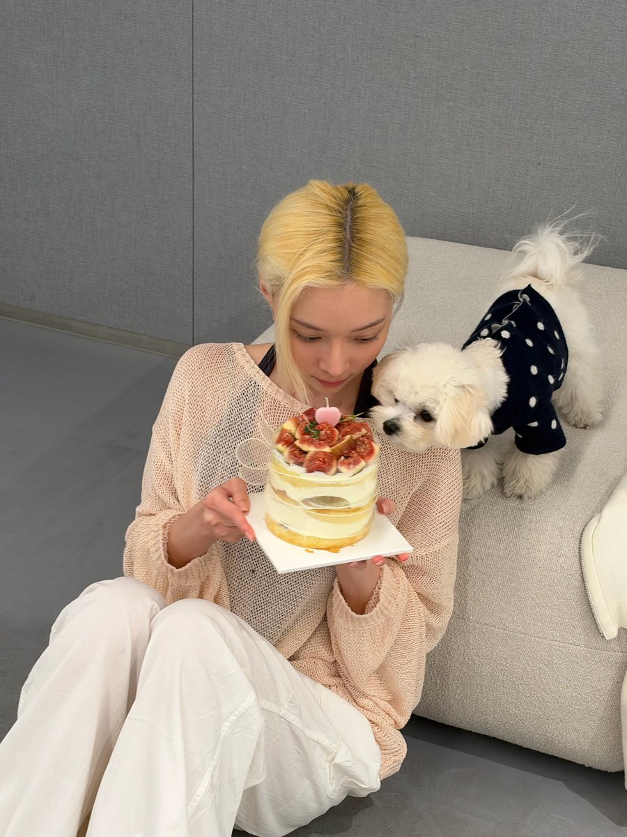 winterpic's tweet photo. two cuties 🥹🥺 https://t.co/XmBaThaLcS