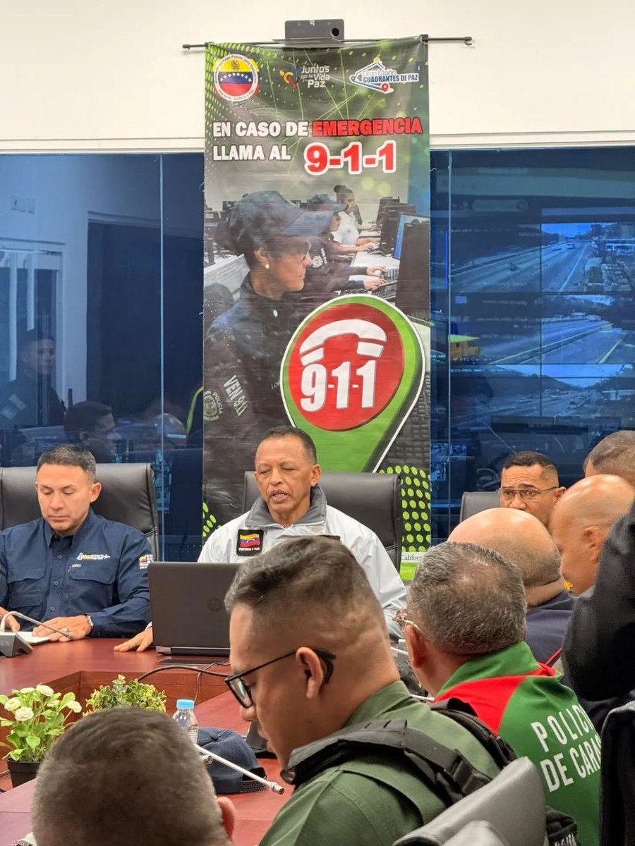 InttContigo's tweet photo. Más de 5 mil Cuadrantes de Paz se despliegan en todo el país. 🛡️

Refuerzan la seguridad en carreteras, terminales, bancos y centros comerciales para garantizar la tranquilidad de la familia venezolana en estas fiestas. ✨

🔗 https://t.co/cZhkf0PYez https://t.co/epA4y71ICP