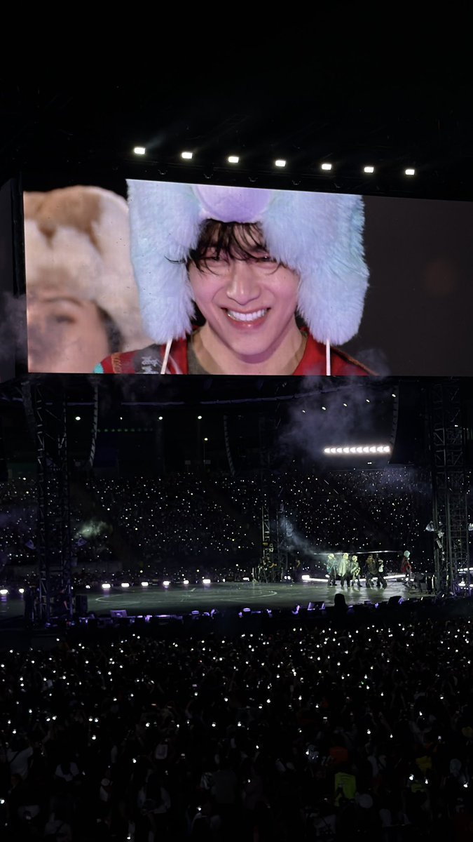 luxs_w's tweet photo. Ni una chilena xenofobica me hará olvidar lo feliz que fueron ellos aqui💖 , los amo bts https://t.co/aDQSgO6B5Y