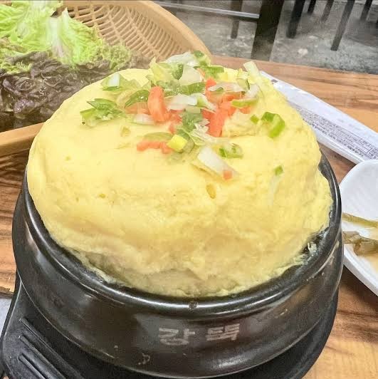 quiet_corner26's tweet photo. 한중일 계란을 먹는 대표방법

🇰🇷 한국 : 계란찜
🇨🇳 중국 : 토마토계란볶음
🇯🇵 일본 : 날계란밥

한국은 찌고
중국은 볶고
일본은 생으로 먹음 https://t.co/ydEI3LvIf4