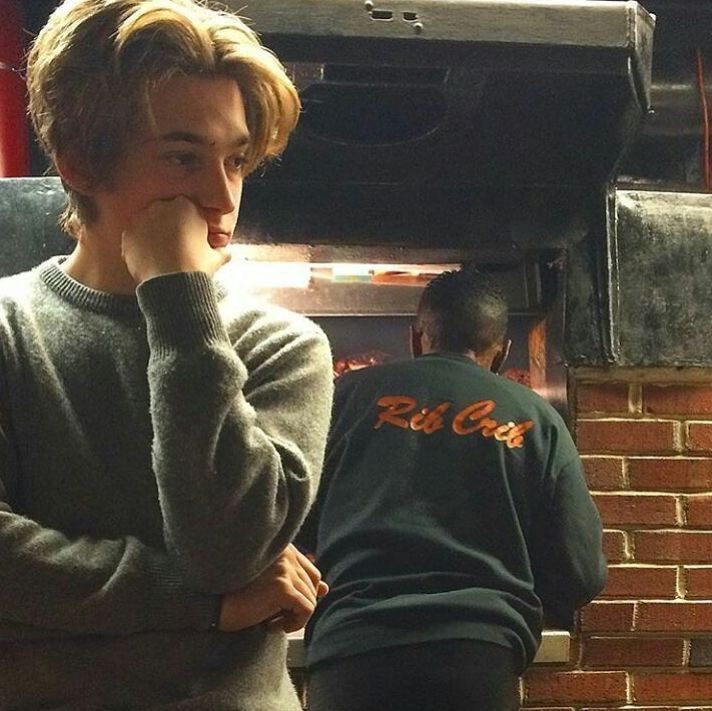 flttershyeffect's tweet photo. the Epitome of a 2019 indie Bf https://t.co/CeEBlKlgDz
