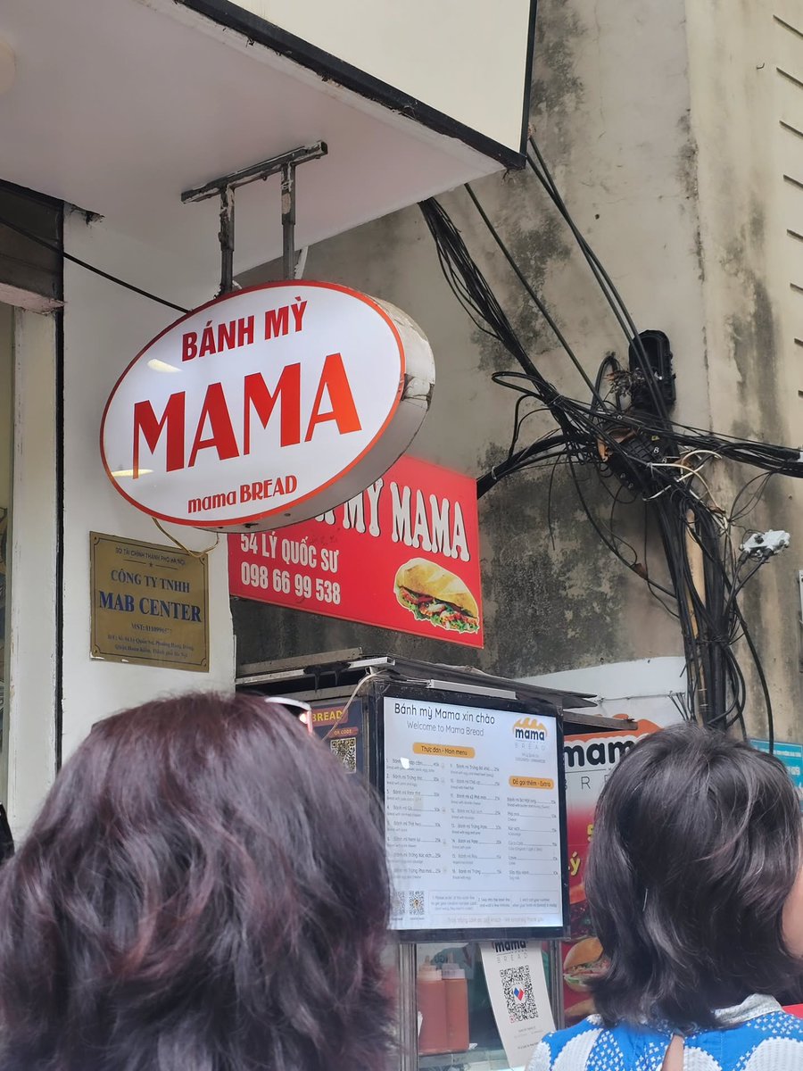 KTNEO's tweet photo. Found a must-try Banh Mi spot in Hanoi! Pinipilahan talaga. Add Banh My Mama to your food itinerary for crispy, freshly baked Vietnamese baguettes packed with flavorful fillings. Perfect quick, affordable meal while exploring the city. https://t.co/Vdvq03JTBS