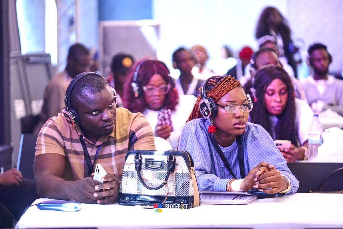 blockfestafrica's tweet photo. 𝐓𝐄𝐂𝐇𝐍𝐈𝐂𝐀𝐋 𝐖𝐎𝐑𝐊𝐒𝐇𝐎𝐏 𝐇𝐈𝐆𝐇𝐋𝐈𝐆𝐇𝐓𝐒 

A few moments from Sodiq Akinjobi’s workshop session.

#BlockfestAfrica #BlockfestAfrica2026 #TheNewTradeRoute https://t.co/UiRrrjMbjE