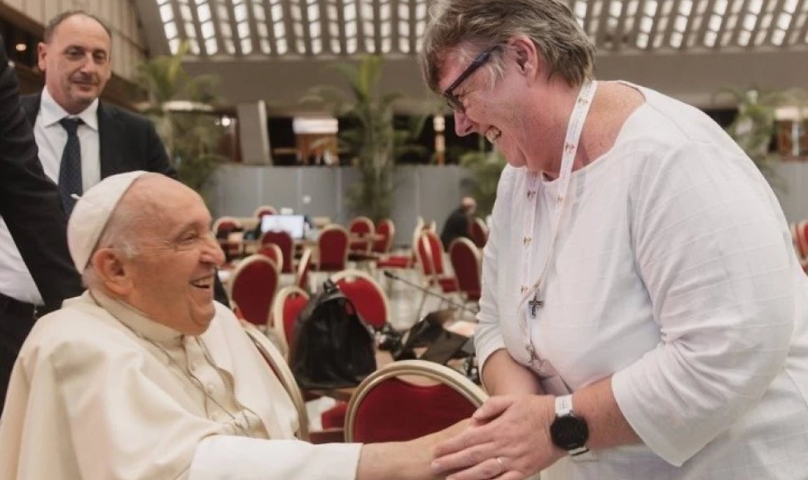CathoFr's tweet photo. 🔴🇻🇦 UNE NOUVELLE RESPONSABLE DU VATICAN RELANCE LE DÉBAT SUR LES FEMMES PRÊTRES !

Sœur Marie Teresa Barron, nommée par Léon XIV, affirme que certaines femmes ressentent un appel à la prêtrise. Pourtant, Jean-Paul II avait réaffirmé l'impossibilité de leur ordination ! (EWTN) https://t.co/p8rlTJkpwi