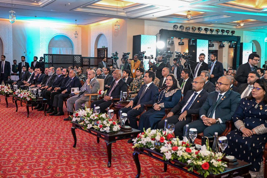 em_saeed's tweet photo. The Maldives - Pakistan Business Forum concluded with more than 500 participants, united by a shared commitment to expanding bilateral trade in the years ahead.

This was the 11th international business forum held since President Dr Mohamed Muizzu took office on 17 November 2023. Today, the President announced his intention to establish direct Maldivian flights between Malé and Karachi, a promising step towards connecting the Maldives with Pakistan’s 250 million people and welcoming more Pakistani visitors to our shores.

A Memorandum of Understanding was also signed between the Ministry of Economic Development, Transport and Trade and Federal Pakistan Chamber of Commerce and Industry to strengthen bilateral business engagement and create more opportunities for interaction between our business communities.

The forum was honoured by the attendance of President Dr.@MMuizzu and Prime Minister @CMShehbaz - PM, reflecting the importance both countries place on strengthening economic ties.