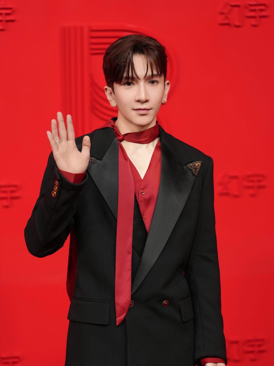 AnsonLo_Giant's tweet photo. Red and black. Pure charisma. 🔥♥️
More photos🔗: https://t.co/F2gHKj8vHk
#AnsonLo #盧瀚霆 #REMMacau #ShakeYouAwake https://t.co/BoTsPbVuWY