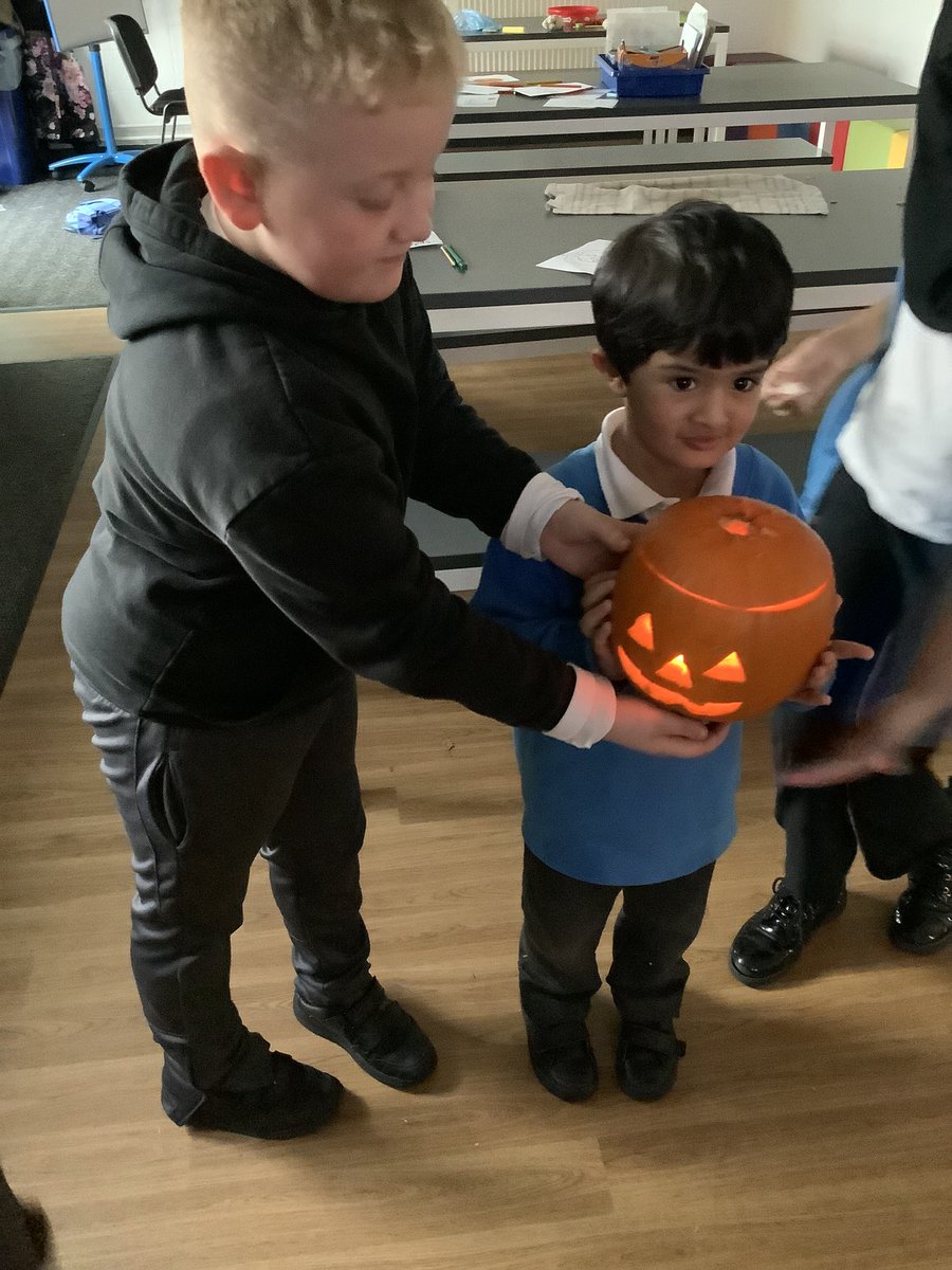 GaskellPrimary's tweet photo. Gaskey Bear's After School club 'Halloween Fun' 🎃👻 https://t.co/UDn2zY52pR