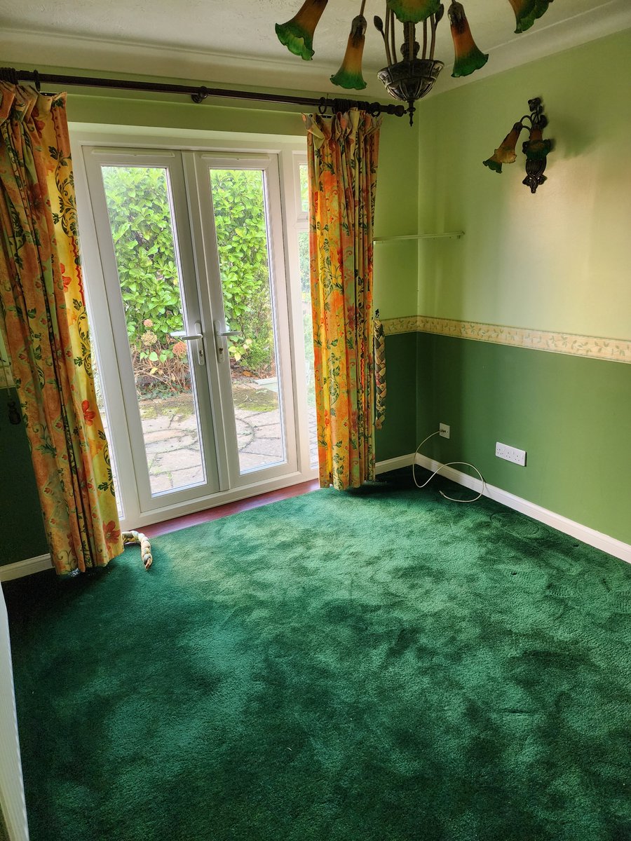 joevansstc's tweet photo. What have I done ๐ญ๐คฃ #movinghouse #nottomytaste #downsizing https://t.co/EH3kYny5ll