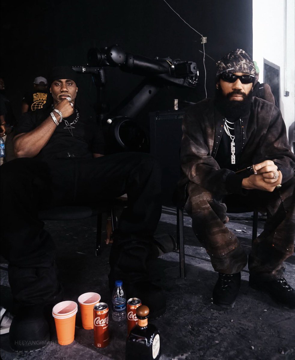 numberonetweep's tweet photo. Phyno and 6UFF posed up for Turbulent Fellow 😎🖤⚔️ https://t.co/jnAwJiuRRY
