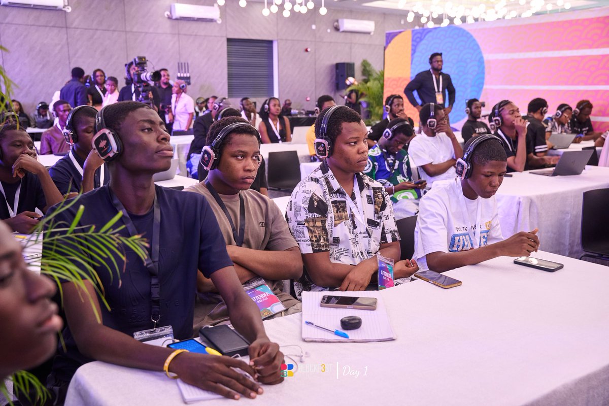 blockfestafrica's tweet photo. 𝐃𝐀𝐍𝐈𝐄𝐋 𝐄𝐌𝐄𝐊𝐀 𝐈𝐍 𝐒𝐄𝐒𝐒𝐈𝐎𝐍 

Highlights from Daniel Emeka, Managing Director &amp; Co-Founder of The Republic, during his workshop session.

#BlockfestAfrica #BlockfestAfrica2026 #TheNewTradeRoute https://t.co/XP3qAO1EGe