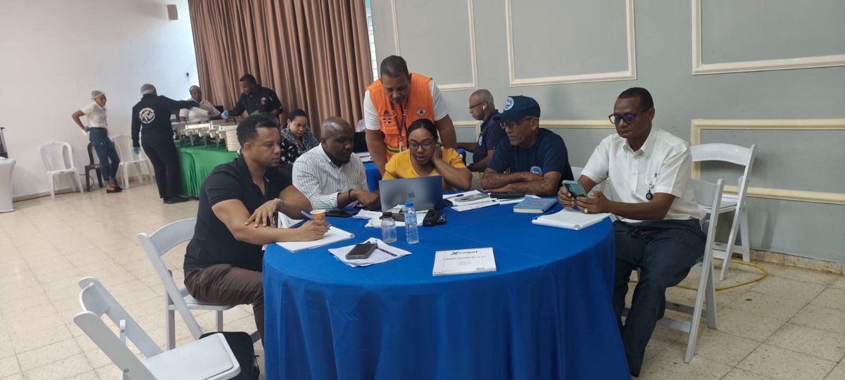 DefensaCivilRD's tweet photo. La #DefensaCivilRD en Monte Plata finalizó con éxito el segundo día de la inducción sobre el Sistema START, impartido por la Dirección Provincial de Salud. https://t.co/6yRYwfZeyZ