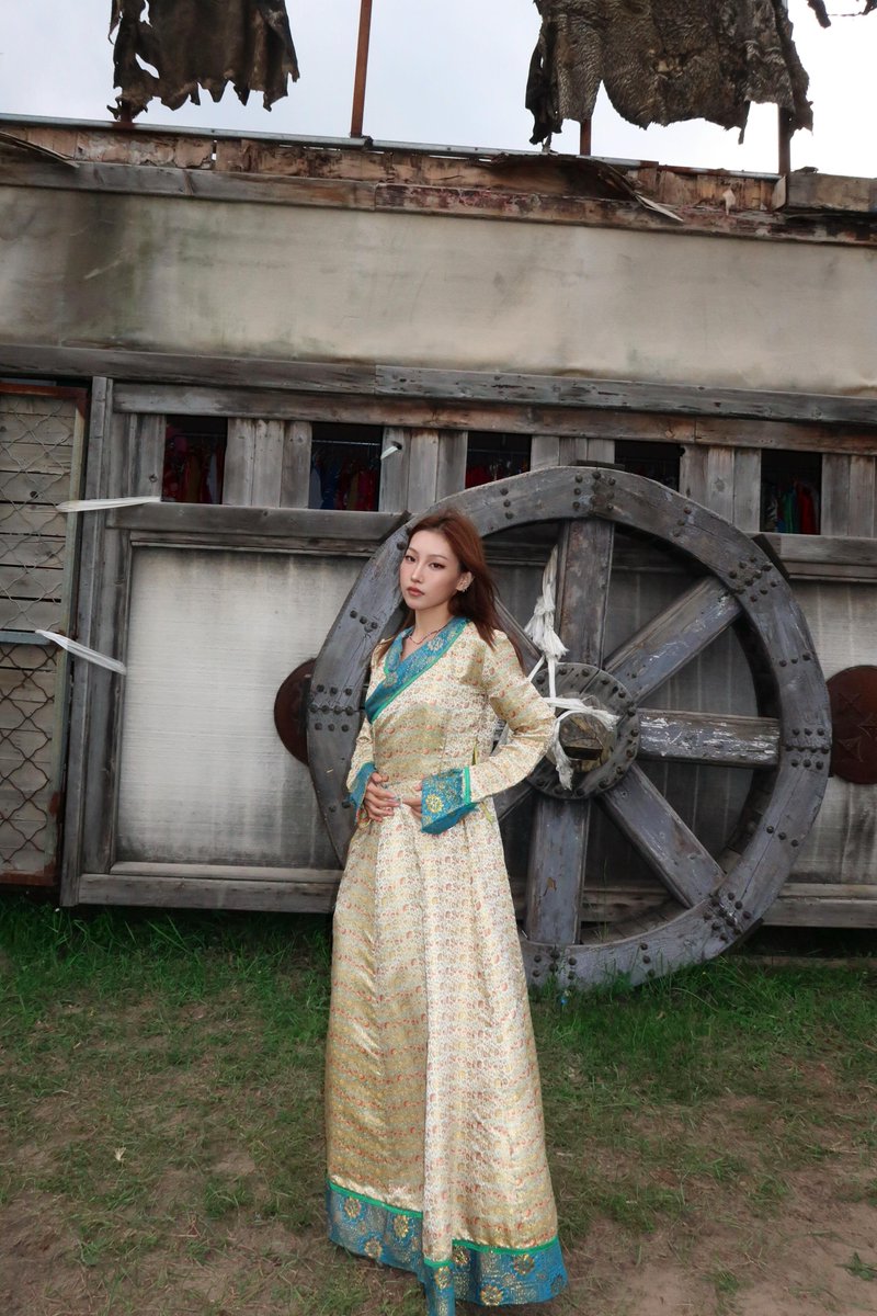 RED_FanUpdate's tweet photo. [📸] 261022｜R.E.D Xiaohongshu Update 

The "Mongolian" girl is here ( 😝

#RED #R_E_D #RED组合
#IVY #LiYulin #李雨林 https://t.co/qiTiYUskxw