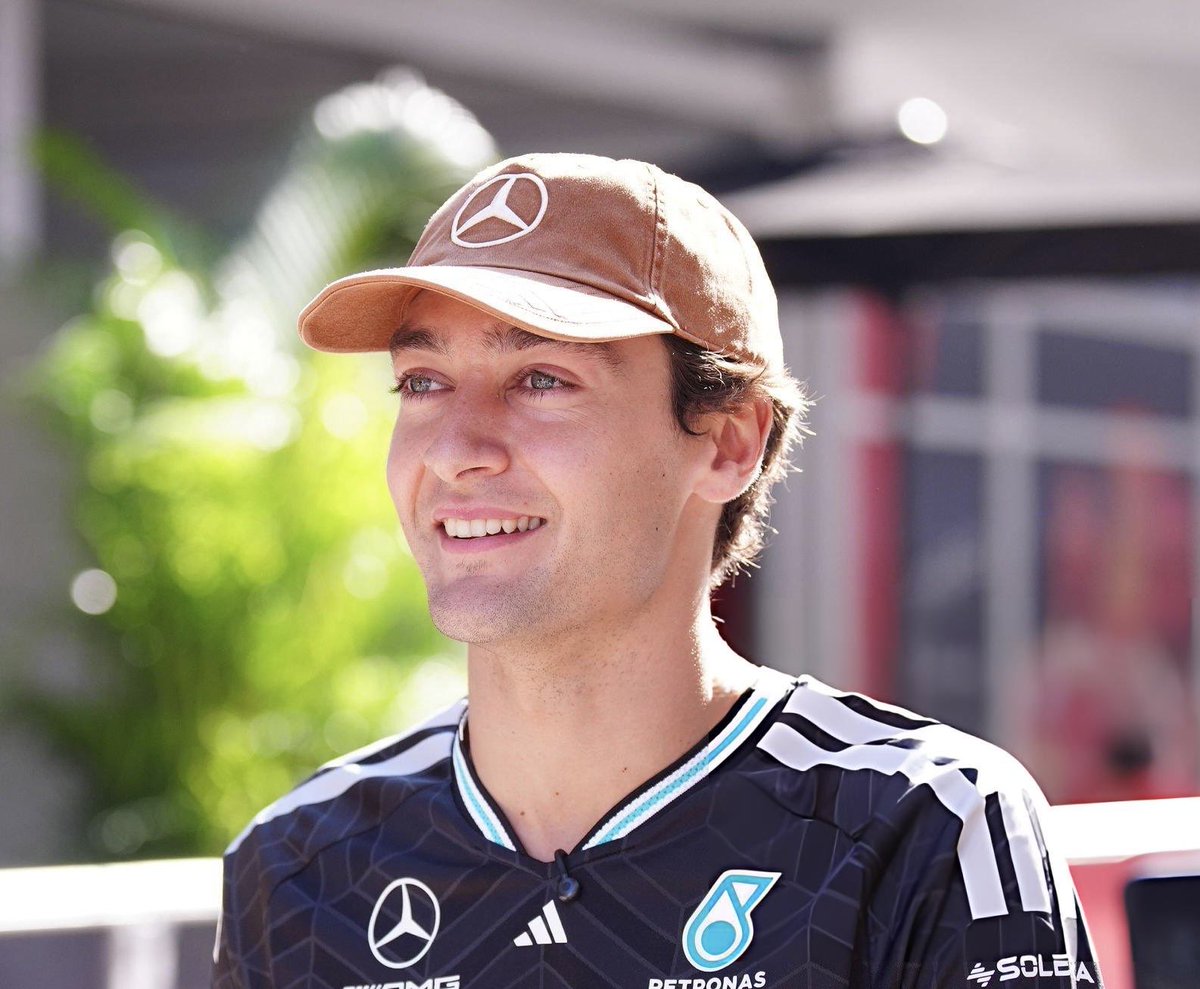 MercedesAMGPCF1's tweet photo. 🚨 George has arrived in the paddock 🇺🇸

🌟 https://t.co/qCJtReEu1w