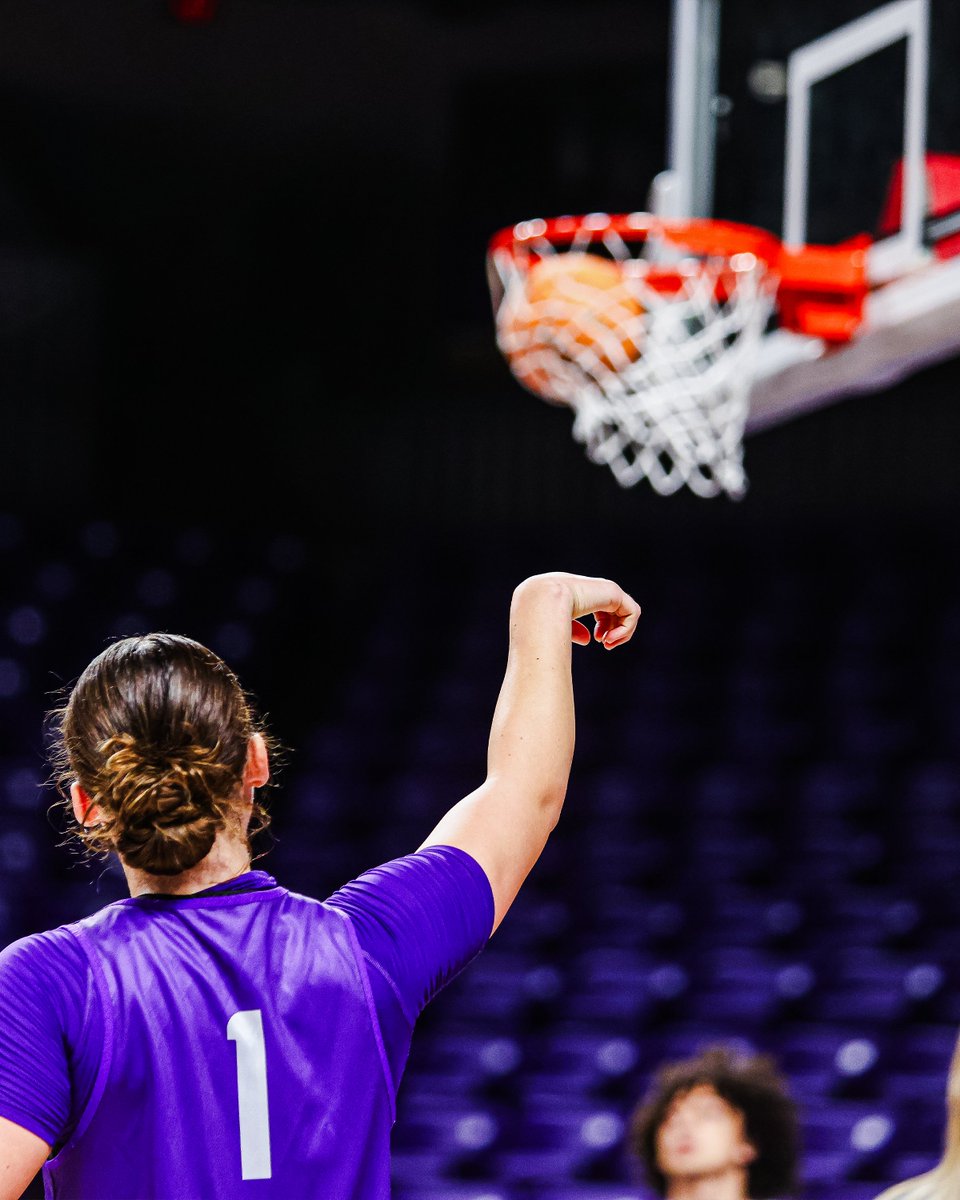 JMUWBasketball's tweet photo. Ball up top.

#GoDukes https://t.co/c8cJ4iZJFd