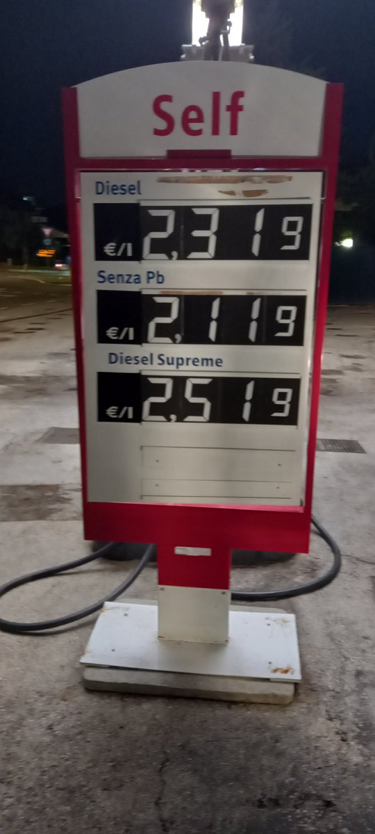 MariaDeFrance19's tweet photo. @orsiniufficiale ⚠️oggi 4anni del governo MELONI,adesso ●PRIMA DELLE PROSSIME ELEZIONI ci danno "lo ZUCCHERINO"pensano veramente ke siamo stupidi ⭕il BOLLO ■ke SOLO ALCUNI NN PAGHERANNO nel2027 stiamo pagando da MARZO'26 da INIZIO GUERRA in🇮🇷 ormai da 8mesi CARBURANTI sino l'11/10/26 prov RN👇 https://t.co/2YM9kh1Ygi