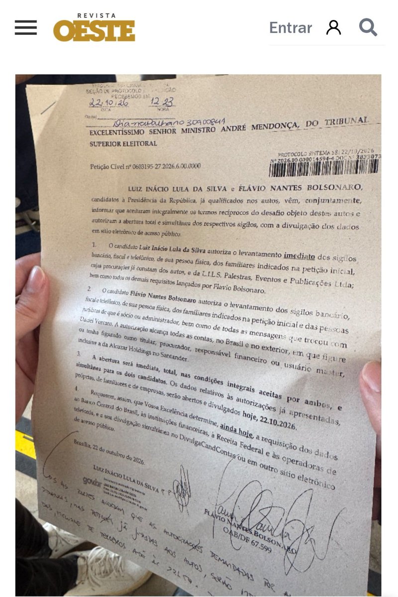 taoquei1's tweet photo. No final das contas, eles so assinaram um documento autorizando as quebras, que ainda nao aconteceram.
Nao teve documento entregue, foi so teatro eleitoral.
Enquanto isso, a dívida do Brasil agora é maior que as nossas reservas, enquanto lula, desesperado, ta prometendo transporte grátis, monjauro, pix pra mei e sabe-se la mais o que, já que todo dia é uma medida desesperada nova.