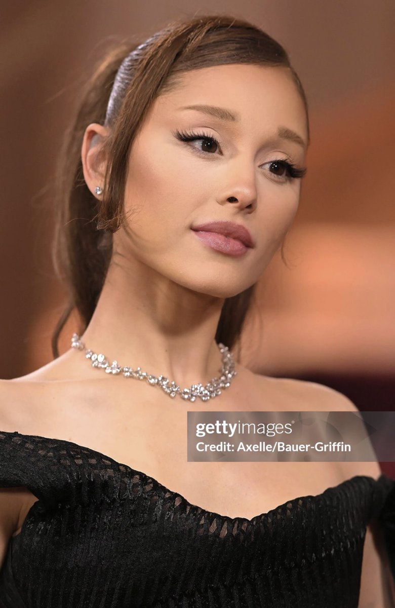 nevergetoverm's tweet photo. rip getty images siempre serás recordado por darnos tantas fotos espectaculares de ariana https://t.co/TA2tOBEeTN