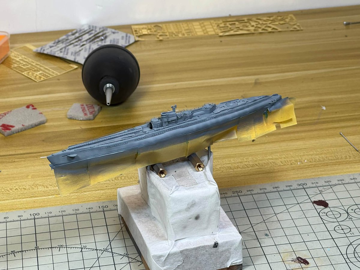 SHOKAKU_NANODAA's tweet photo. [1/700 IJN I-400 submarine WIP]

Mask the wooden deck then spray the hull red.

#scalemodel  #shipmodel #艦船模型 #scalemodelling #scalemodeling https://t.co/JRXonVv5K3