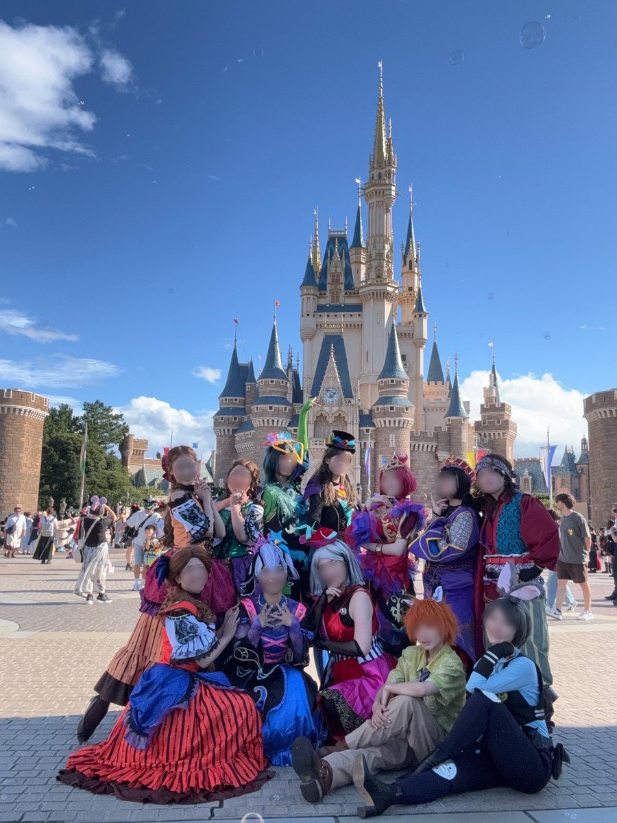 D52960677's tweet photo. ダンススクールの大好きなお友達とフレンジー仮装してきました〜✨
🐺不在なので、ニクジュディ(美形)で補いました、みんなとっても素敵で一緒に入れて嬉しかった〜

これからも仲良くして欲しいのです。 https://t.co/DHDIho5ggu