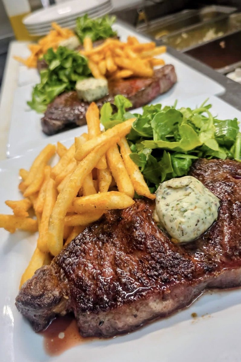 FoodPleaser's tweet photo. Steak Fries 🍟 🥩 🥬 https://t.co/6iuQKgCFQe