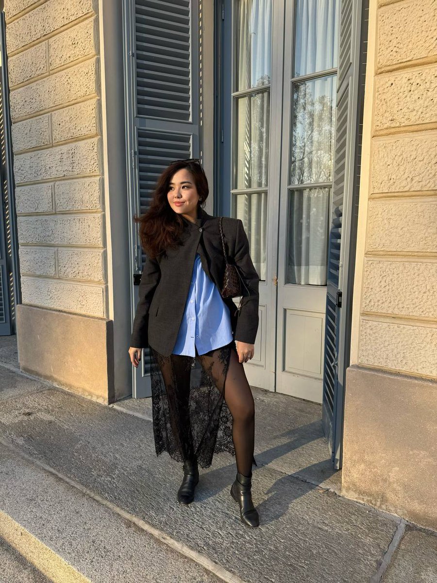 zizuinbeta's tweet photo. Hi X! 
I’m Aziza 👋 I’m a data analyst and moved to Amsterdam in March!

Some facts about me:
-Lived in Italy for 4 years 🇮🇹
-Have both a bachelor’s and a master’s in law
-Took a turn from law into data, and now keep finding new rabbit holes in AI
-Especially curious about how AI remembers things and how we learn
-Also love to yap about fashion and a little bit of everything 😂

I’m still finding my people in Amsterdam and would love to meet others who enjoy exploring ideas, building things, or figuring out their next chapter!

I’ll be sharing what I’m learning and experimenting with in AI here and at https://t.co/8SmyqaiUnD.

Let’s connect — DM me, or let’s grab a coffee! ☕