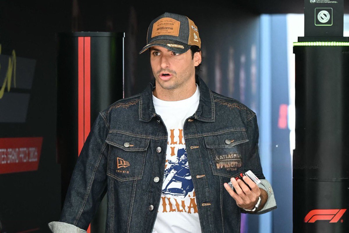 itsnotme_arii's tweet photo. carlos arriving to media day on austin full on denim, he’s now a full on texan boy 

this is not carlos, this is colton 🙂‍↕️✨ https://t.co/NL1d0z70Hb