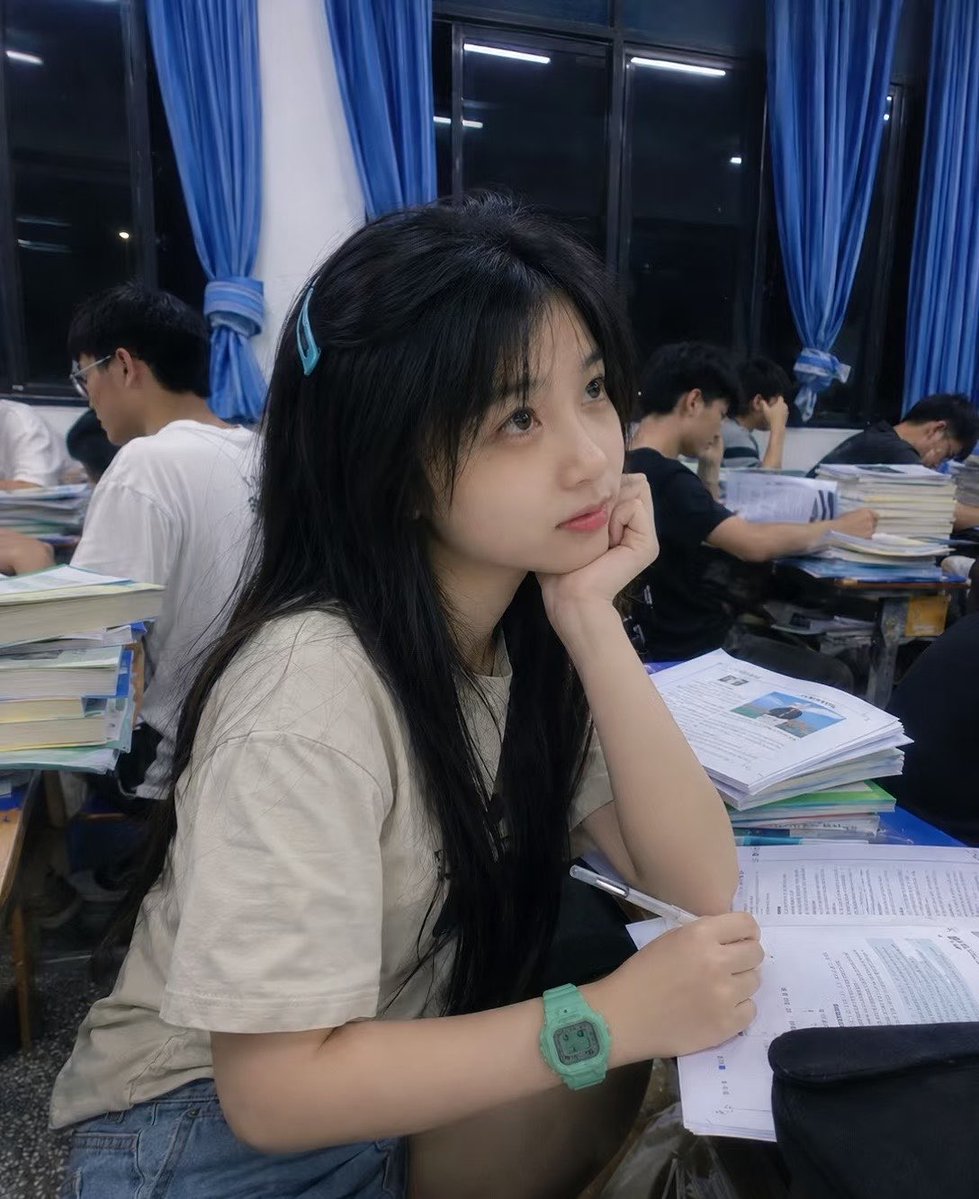 samo6988___'s tweet photo. 初中生。   新拍的

有人想要锐评一下我15岁的福嘛

（拒绝人机）赶紧看，我要删了

真没有🚪

流言6 我真给呀 https://t.co/yL4mEMJ3f1