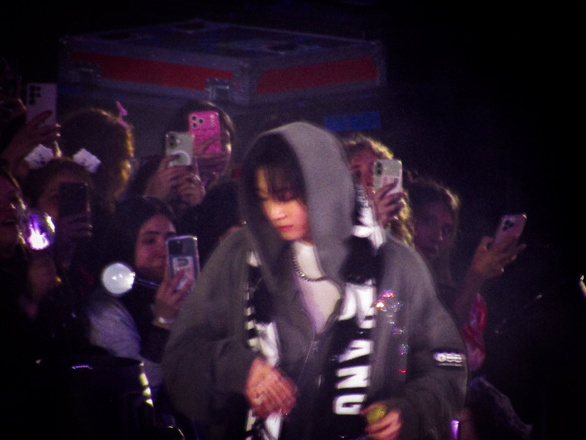 08fl2nn's tweet photo. fotitos que saqué el segundo día de concierto aquí en Chile (⁠ ⁠◜⁠‿⁠◝⁠ ⁠)⁠♡ https://t.co/YzrAODsg3B