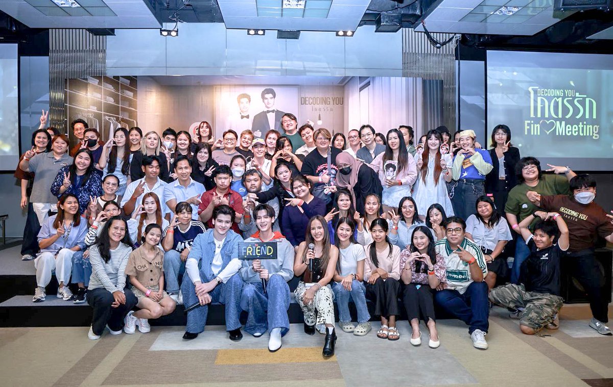 Clicknews_tv's tweet photo. กรี๊ดจนระบบรวน! “ทาฆิ-เฟรนด์” เสิร์ฟความฟินทะลุจอ ในงาน ‘Decoding You โคตรรัก Fin Meeting’ แฟนคลับวูบทั้งฮอลล์!

#decodingyouโคตรรัก
#ทาฆิเฟรนด์ #ThakhiFriend 
#ทาฆิกวิน #เฟรนด์พีระกฤตย์

เก็บอาการไม่ไหวจริง ๆ กับโมเมนต์ความฟินที่ชวนกรี๊ดสลบของจริง กับการเปิดบ้านต้อนรับมาร่วมเอนจอยกันใน งาน “Decoding You โคตรรัก Fin Meeting” ของคู่เคมีทำลายล้างอย่าง “ทาฆิ กวิน” และ “เฟรนด์ พีระกฤตย์” ที่เพิ่งจัดขึ้นสด ๆ ร้อน ๆ เมื่อวันที่ 21 ตุลาคม 2569 ที่ผ่านมา ณ มาลีนนท์ฮอลล์ ชั้น 8 อาคาร 2 มาลีนนท์ทาวเวอร์

บรรยากาศในงานบอกเลยว่าทำเอาแฟนคลับเสียอาการกันเป็นแถว ตั้งแต่เปิดตัวด้วยโชว์ร้องเพลงประกอบซีรีส์สุดโรแมนติกอย่างเพลง “ฉันเป็นของเธอไปแล้ว” ท่ามกลางบรรยากาศแห่งความอบอุ่นและเสียงต้อนรับจากแฟนคลับ ก่อนเปิดเผยเรื่องราวความประทับใจแรกที่มีต่อกัน ตั้งแต่การพบกันครั้งแรก การทำงานร่วมกันครั้งแรก ไปจนถึงเรื่องราววีรกรรมสนุก ๆ ที่พูดไปพูดมาหนุ่มทาฆิ ปล่อยช็อตขิงที่ทำแฟน ๆ กรี๊ดหนักมาก เมื่อเจ้าตัวเอ่ย “ตัวเองเป็นคนโชคดีมากที่ได้เจอเขา (เฟรนด์)”

ความสนุกดำเนินต่อด้วยเกม “จนกว่าใจเราจะตรงกัน” ให้ทั้งสองหนุ่มตอบคำถามหรือทายใจเกี่ยวกับความชอบส่วนตัวเพื่อพิสูจน์ว่าทั้งคู่มีความคิดและความชอบที่ตรงกันมากน้อยแค่ไหน ก่อนเข้าสู่เกม “ใบ้รัก ใบ้คำ” ที่เปิดโอกาสให้แฟน ๆ ได้ร่วมสนุกกับทั้งสองคนอย่างใกล้ชิด พร้อมรับของรางวัลพิเศษ และบทลงโทษสุดฮา จากนั้นไปกันต่อในช่วง Q&A และพากันสปอยล์ความฟินใน EP4 บางส่วนของซีรีส์ “Decoding You โคตรรัก” แบบสุดเอ็กซ์คลูซีฟแถมยังมีไฮไลท์เด็ด ๆ อย่างเบื้องหลังทัวร์ห้องนอนที่ทำเอาแฟน ๆ ฟินกันจนแทบจะวูบ ก่อนร่วมถ่ายภาพบนเวทีและเซลฟี่กับแฟน ๆ เพื่อเก็บเป็นความทรงจำร่วมกันในงานครั้งนี้ ปิดท้ายความประทับใจด้วยกิจกรรม Fan Sign และ VTR พิเศษความยาว 10 นาที  ให้ได้ดูก่อนใคร

นับเป็นอีกหนึ่งช่วงเวลาที่เต็มไปด้วยเสียงหัวเราะ ความใกล้ชิด และโมเมนต์ฟิน ๆ น่ารัก ๆ ของ “ทาฆิ-เฟรนด์” และแฟนคลับที่มาร่วมให้กำลังใจและซัพพอร์ตกัน สำหรับใครที่พลาดงานนี้ไป ตามมาให้กำลังใจน้องหนุ่มกันได้ในซีรีส์ “Decoding You โคตรรัก” ตามไปให้กำลังใจได้ทุกวันอาทิตย์ เวลา 20.30 น. ทางช่อง 3   ดูทีวีกด 33 ดูออนไลน์ที่ 3Plus และสามารถดูย้อนหลัง เวลา 22:30 น.  ทาง Application, YouTube : 3Plus พร้อมกันทั่วโลก

รับชมภาพเพิ่มเติม >> https://t.co/i8Vb87lgAi