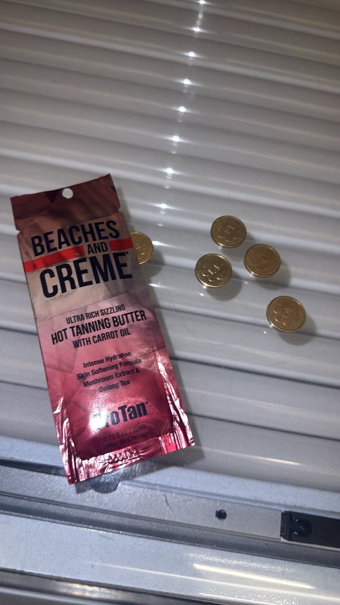 angelpayme_00's tweet photo. Which one of you want to come along on a cheeky sunbed trip 😼😼💰#findompiggy https://t.co/hBenFHDXYv