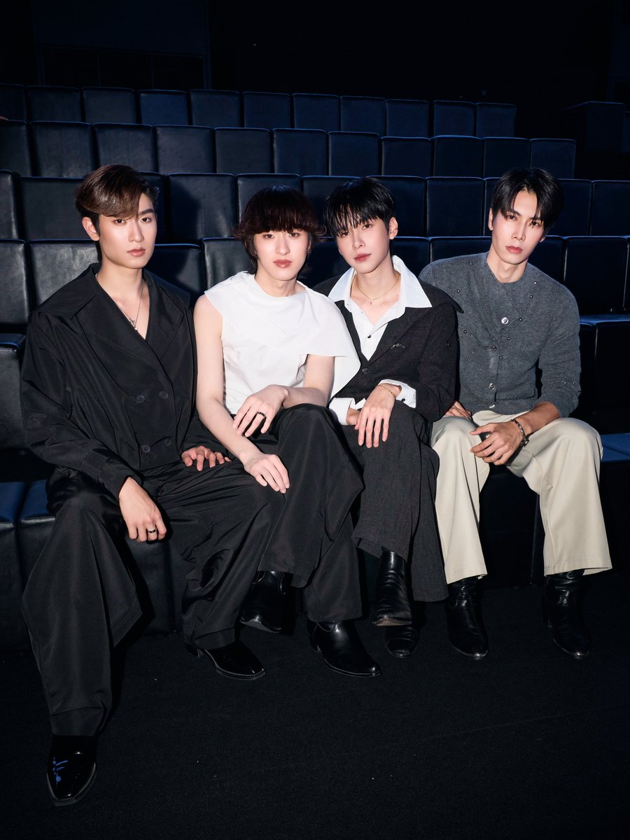 DomundiTV's tweet photo. ขอขอบคุณ @ELLEThailand และ @iconsiam รวมถึงแบรนด์ ARCHIVE026 ที่ให้เกียรติ “โทมัส” @tthomastc “ก้อง” @kongjiro_ “เจที” @jjaypf และ “โอม” @ohmkrit ได้มาร่วมชมโชว์ในงาน ELLE FASHION WEEK 2026 นะคะ 🥰 

ขอขอบคุณแฟน ๆ ทุกคนที่มาเจอกัน รวมถึงแฟน ๆ ที่ส่งกำลังใจมาให้ทั้งสี่คนด้วยนะคะ 🫶🏻✨

TMK ARCHIVE026 EFW26
#ThomasKongatEFW26ICONSIAM 

JTOhm ARCHIVE026 EFW26
#JTOhmatEFW26ICONSIAM