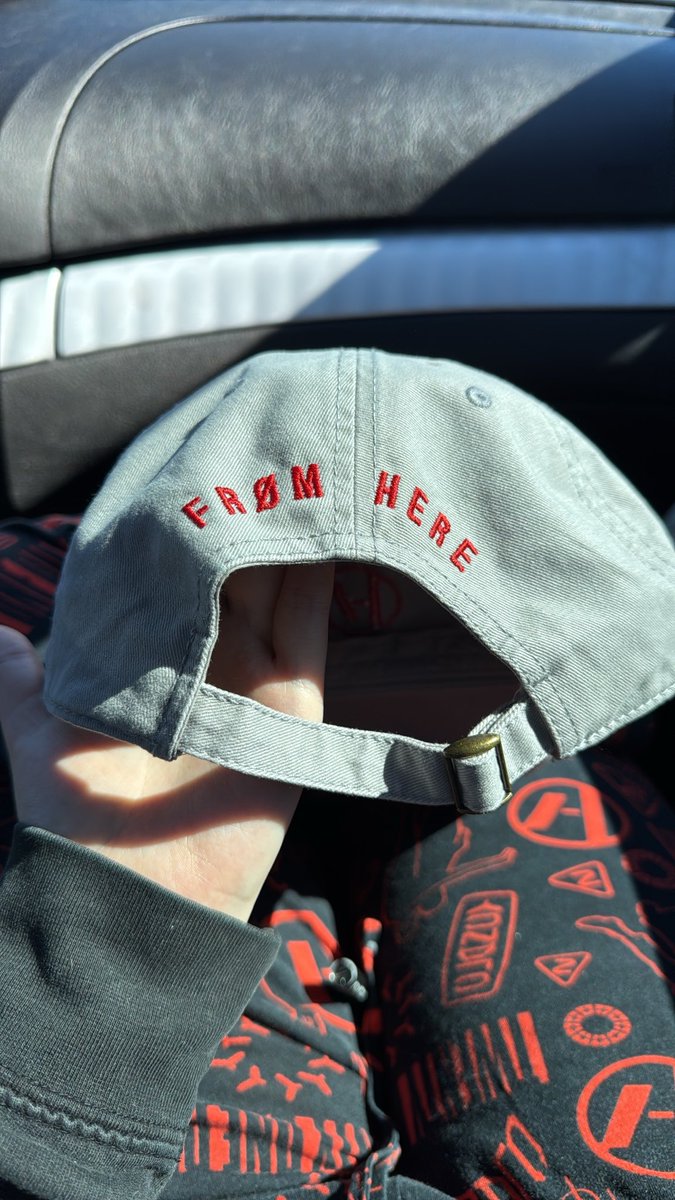 TOPMerchAlerts's tweet photo. i love my friends. I just got my hat in the mail :) https://t.co/xUIYjJeQWk